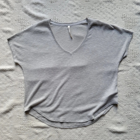 Babaton Casual Relaxed fit Cotton Blend Knit V-Neck T-Shirt - Picture 2 of 11